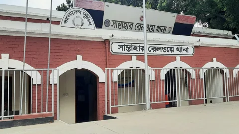 চলন্ত ট্রেনে নারী ধর্ষণের ঘটনায় চার পুলিশ সদস্য প্রত্যাহার

