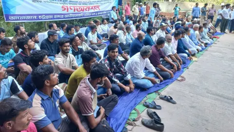  চট্টগ্রাম বন্দরে জাতীয়তাবাদী শ্রমিক দলের গণঅনশন