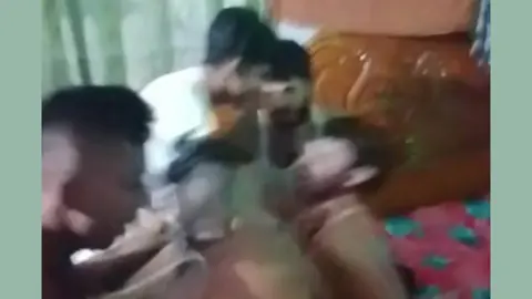 গভীর রাতে ববির দুই ছাত্রদল নেতাকে কেন মারধর করলেন স্থানীয়রা
