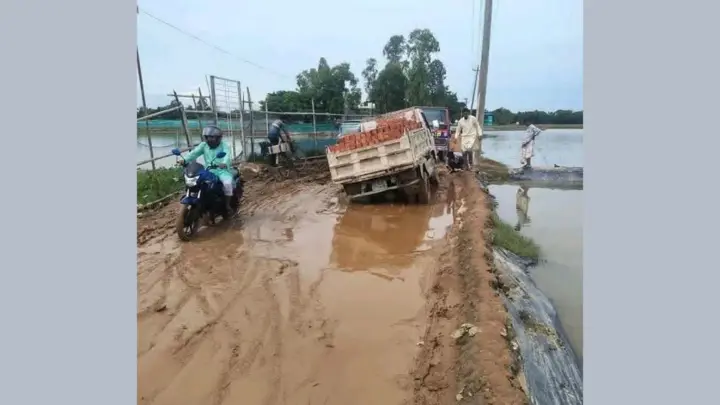 বাঁশখালীর পুঁইছড়ী-ছনুয়া সড়কের বেহাল দশা