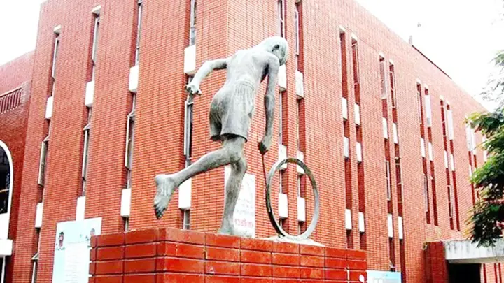 শিশু একাডেমি সরাতে দেবে না শিশুরা