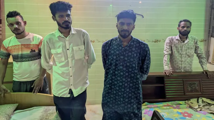বাকৃবির গেস্ট হাউসে ইয়াবাসহ চারজন আটক