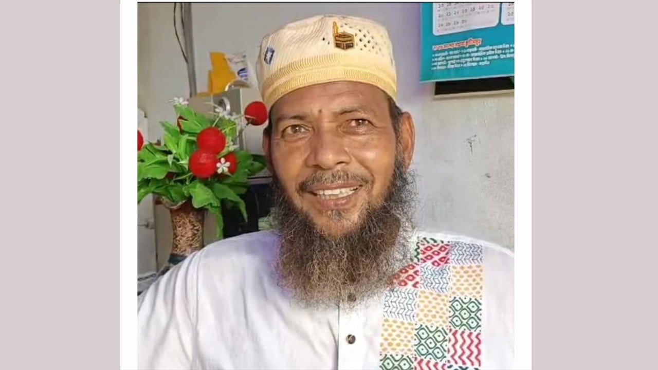 ছেলে ডাক্তার, ৫৪ বছর বয়সে বাবা করলেন এসএসসি পাস 

