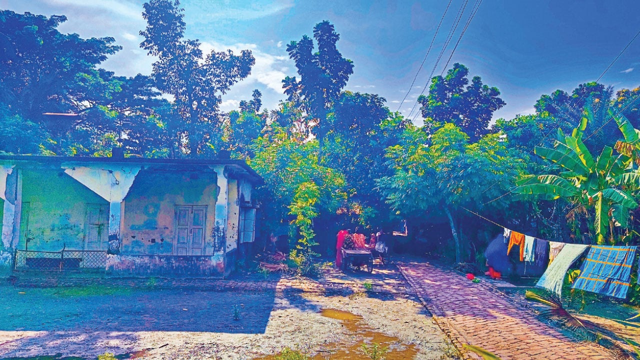 তিন যুগেও সংস্কার হয়নি ‘কুয়েতপল্লী’
