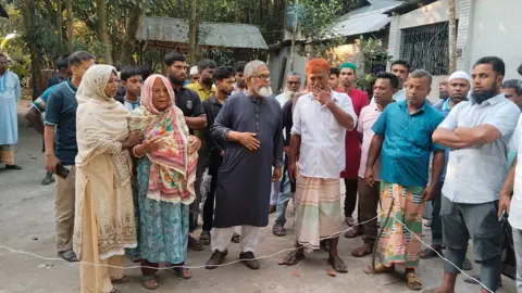 রাজনৈতিক পরিচয়ে লুটপাট, সেই স্বার্থেই রতনকে হত্যা: কর্নেল বাতেন এমপি
