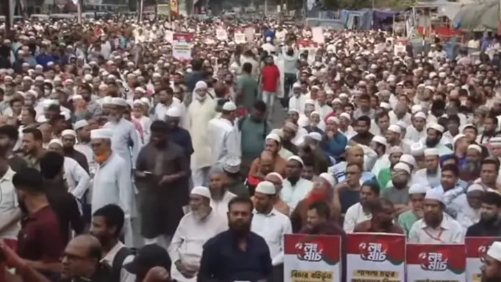 খুলনা বিভাগে ১১–দলীয় ঐক্যের লংমার্চের আগে বায়তুল মোকাররমে চলছে উদ্বোধনী সমাবেশ