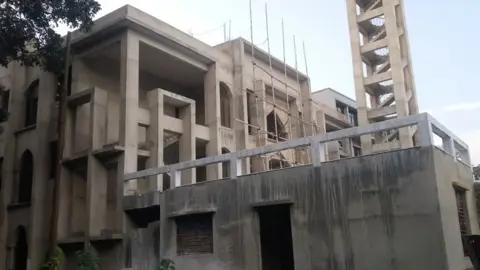 বাহুবল মডেল মসজিদের নির্মাণ কাজ শেষ হয়নি ৭ বছরেও