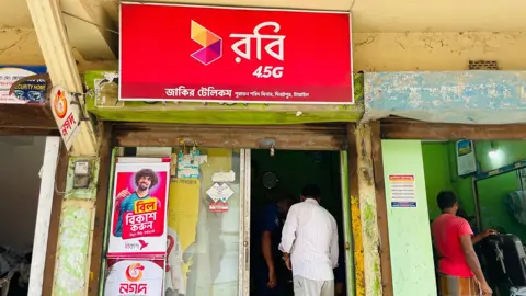 মির্জাপুরে তিন প্রতারক হাতিয়ে নিল দেড় লাখ টাকা