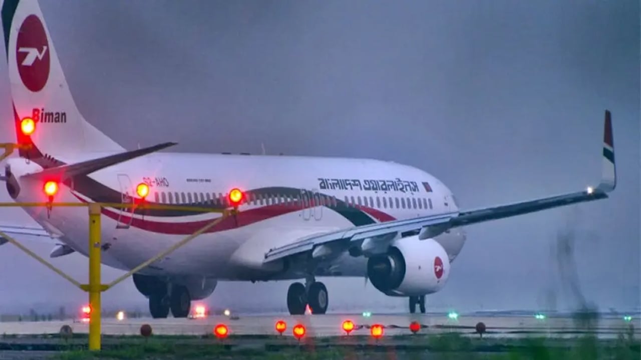 সাত ঘণ্টা পর উড়োজাহাজ থেকে নামল ২৫৬ যাত্রী

