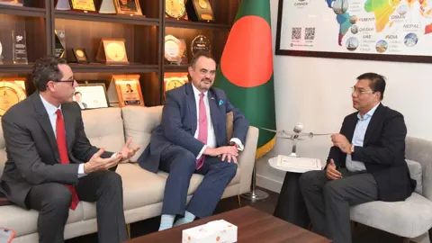 ঢাকা-নিউইয়র্ক সরাসরি ফ্লাইট কবে শুরু, জানালেন বিমানমন্ত্রী