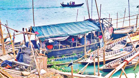 বুড়িগঙ্গায় ভাসমান হোটেল, দখল-দূষণের শঙ্কা