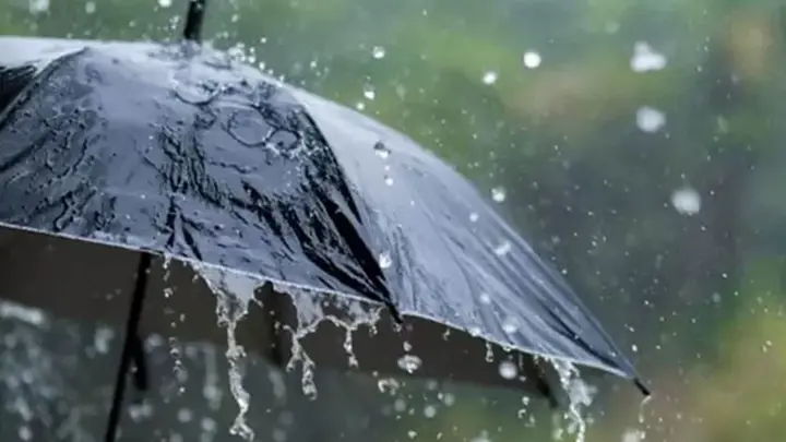 ঢাকায় বৃষ্টির আভাস, কমছে না ভ্যাপসা গরম