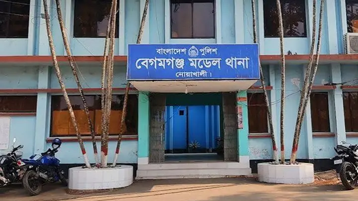 
মুখোশ পরে দোকানে ঢুকে ব্যবসায়ীকে গুলি
