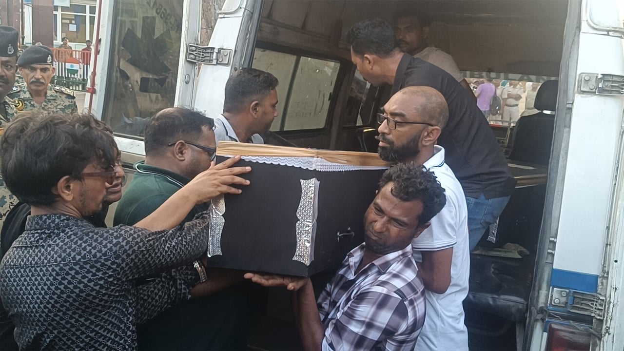 কলকাতায় হোটেলে অগ্নিকাণ্ড: পাঁচ বাংলাদেশির লাশ দেশে ফিরেছে
