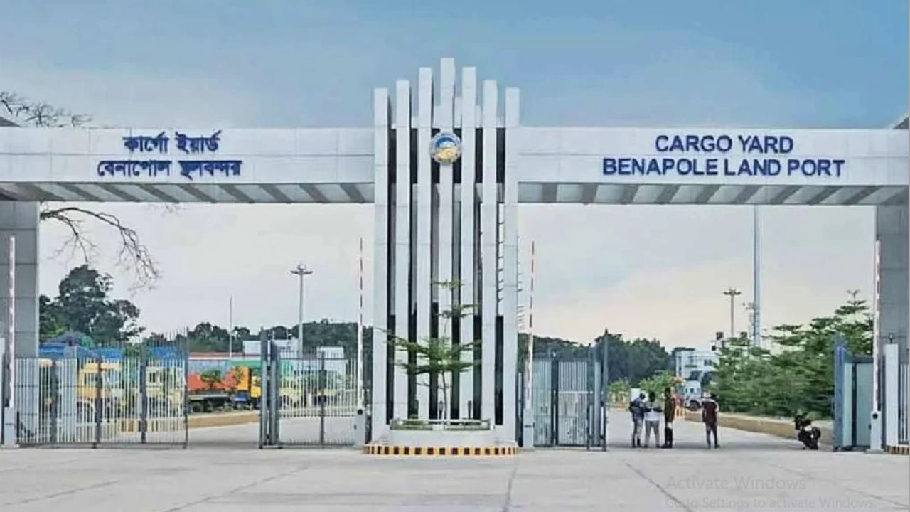 টানা আট দিনের ছুটি শেষে সচল হলো বেনাপোল স্থলবন্দর