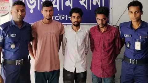 ইয়াবা উদ্ধারে বিএনপি নেতাসহ চারজনের নামে মামলা, গ্রেপ্তার ৩