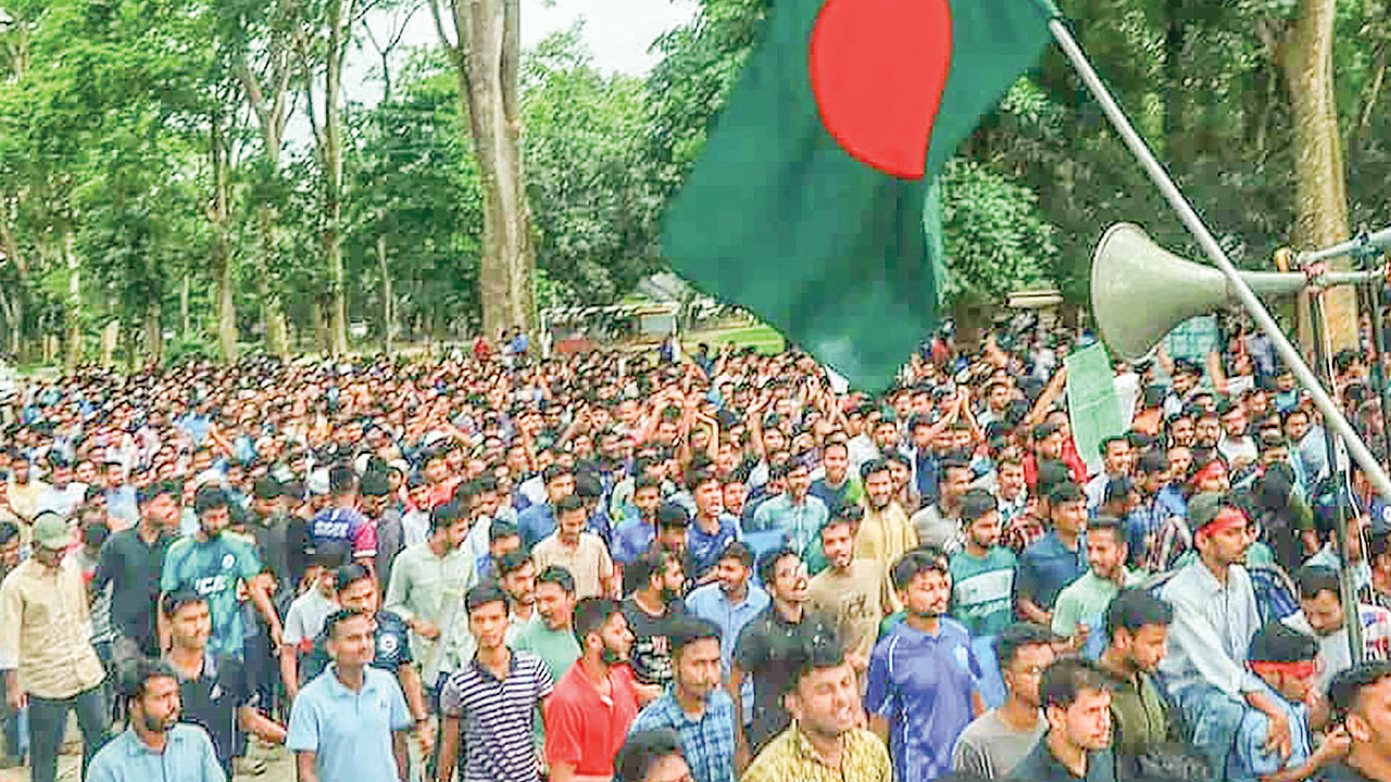 ভয়-ভেঙে-প্রতিরোধ-গড়ে-তোলেন-রাবি-শিক্ষার্থীরা-2