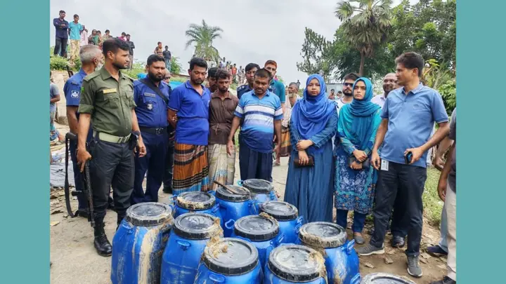 কেমিক্যাল দিয়ে নকল দুধ তৈরি: মালিক ও কর্মচারীকে জেল-জরিমানা