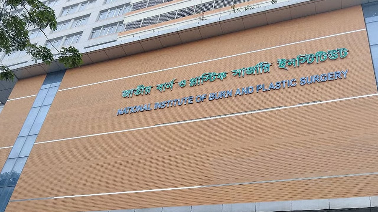 ভাটারার গ্যাস লিকেজের বিস্ফোরণে প্রাণ গেল হাফসা ও শাহিনের