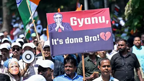 ভারতে সিইসির বিরুদ্ধে কেন রাস্তায় বিরোধী দল ও তরুণেরা
