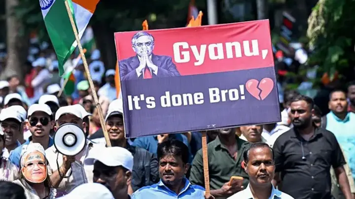 ভারতে সিইসির বিরুদ্ধে কেন রাস্তায় বিরোধী দল ও তরুণেরা