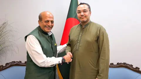 ভারতে পলাতকদের অস্থিতিশীলতা ঠেকাতে পদক্ষেপ চাইলেন মাহ্দী আমিন