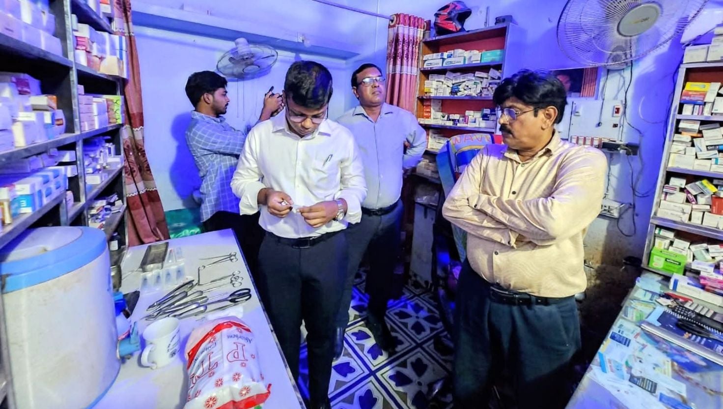 শেরপুরে সনদবিহীন চিকিৎসককে লাখ টাকা জরিমানা 
