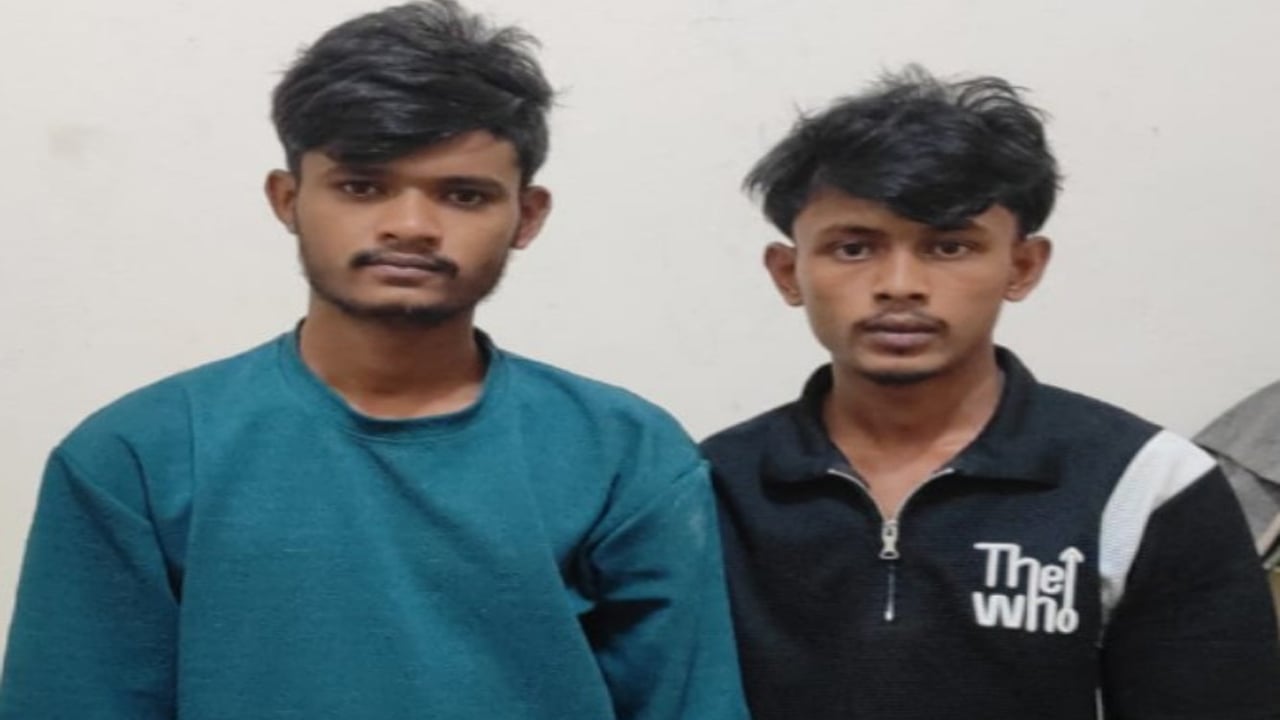 ১০১ লিটার চোলাই মদসহ দুই যুবক আটক
