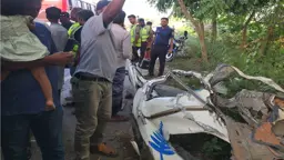 মধুখালীতে বাস ও অ্যাম্বুলেন্স মুখোমুখি সংঘর্ষে নিহত ৩
