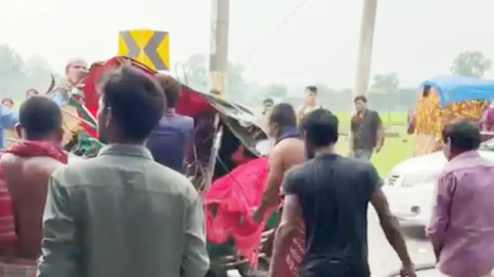 ময়মনসিংহে সড়ক দুর্ঘটনায় নিহত ৭