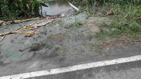 ভোলায় আঞ্চলিক মহাসড়ক ফুটো করে ড্রেজারের পাইপ স্থাপন‎