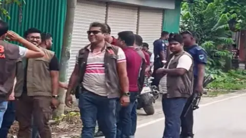 ট্রাফিক পুলিশকে মারধরের অভিযোগ যুবলীগ নেতার বিরুদ্ধে