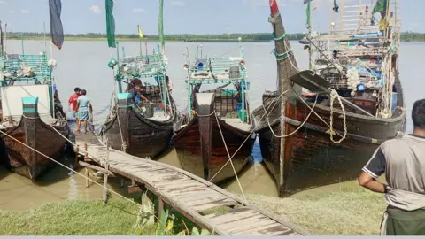 বাঁশখালীর ১৫ হাজার জেলে বৃহস্পতিবার মধ্যরাতে নামছেন মাছ শিকারে