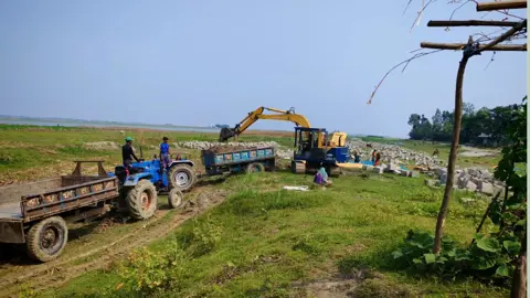 রাজিবপুরে নদীর তীর সংরক্ষণ ব্লকের নিচ থেকে মাটি কাটার অভিযোগ
