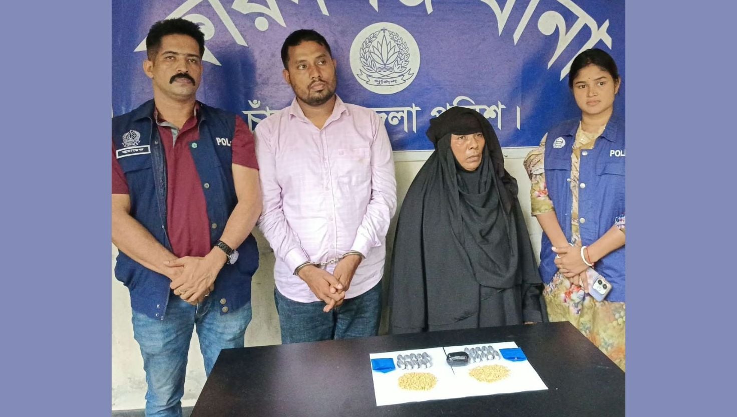 ২ হাজার পিস ইয়াবাসহ মাদক ব্যবসায়ী মা-ছেলে আটক  