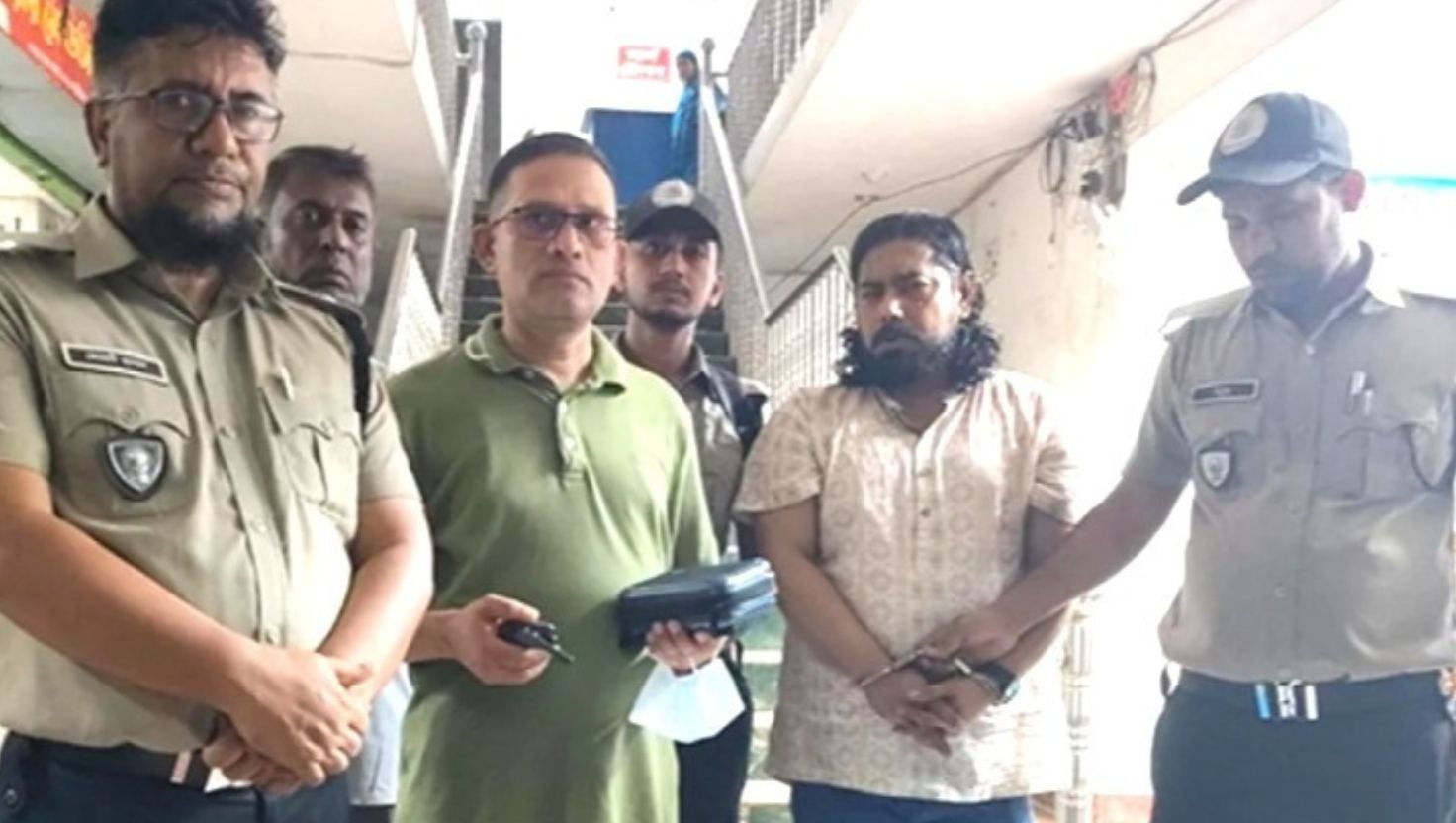 কচুয়ায় মাদকসহ আবাসিক চিকিৎসক গ্রেপ্তার