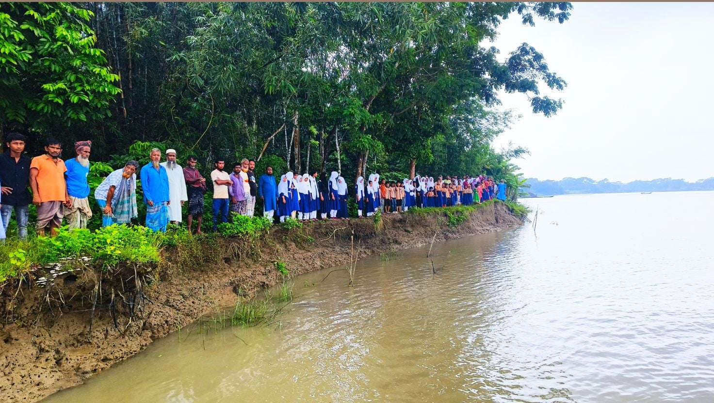 বিদ্যালয় রক্ষা করুন, না হলে আমরা আর পড়ালেখা করতে পারব না’