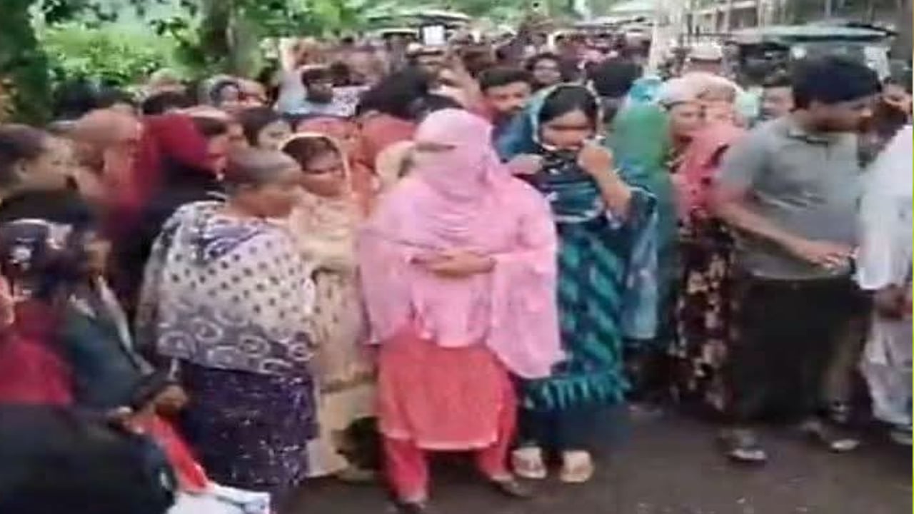 মানিকগঞ্জে ট্রাক চাপায় এনজিওকর্মী নিহত

