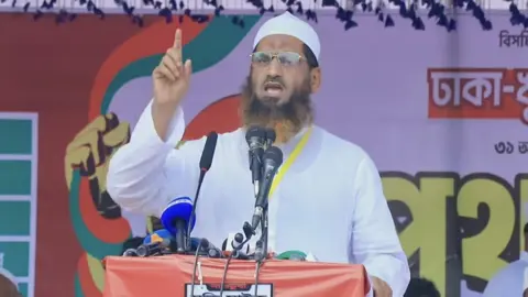 ফ্যামিলি ও কৃষক কার্ডের ভেলকিবাজি বন্ধ না হলে সরকারকে লাল কার্ড: মামুনুল হক
