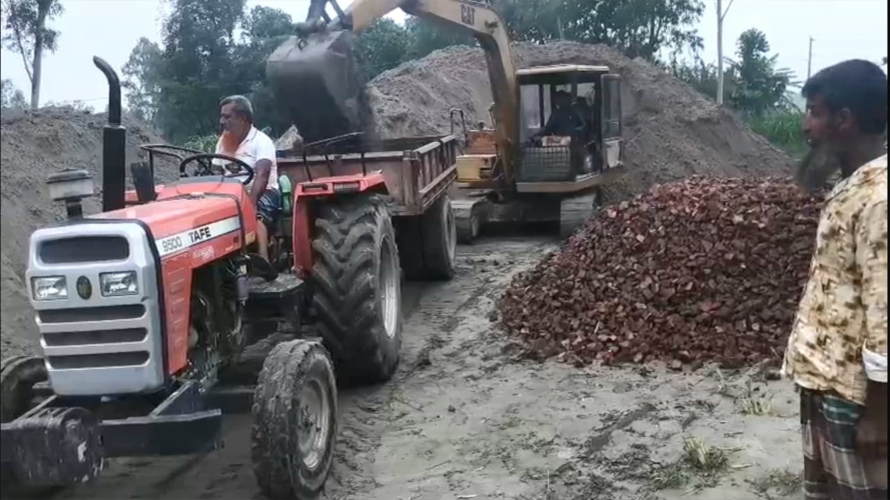সড়ক নির্মাণকাজে নিম্নমানের মালামাল