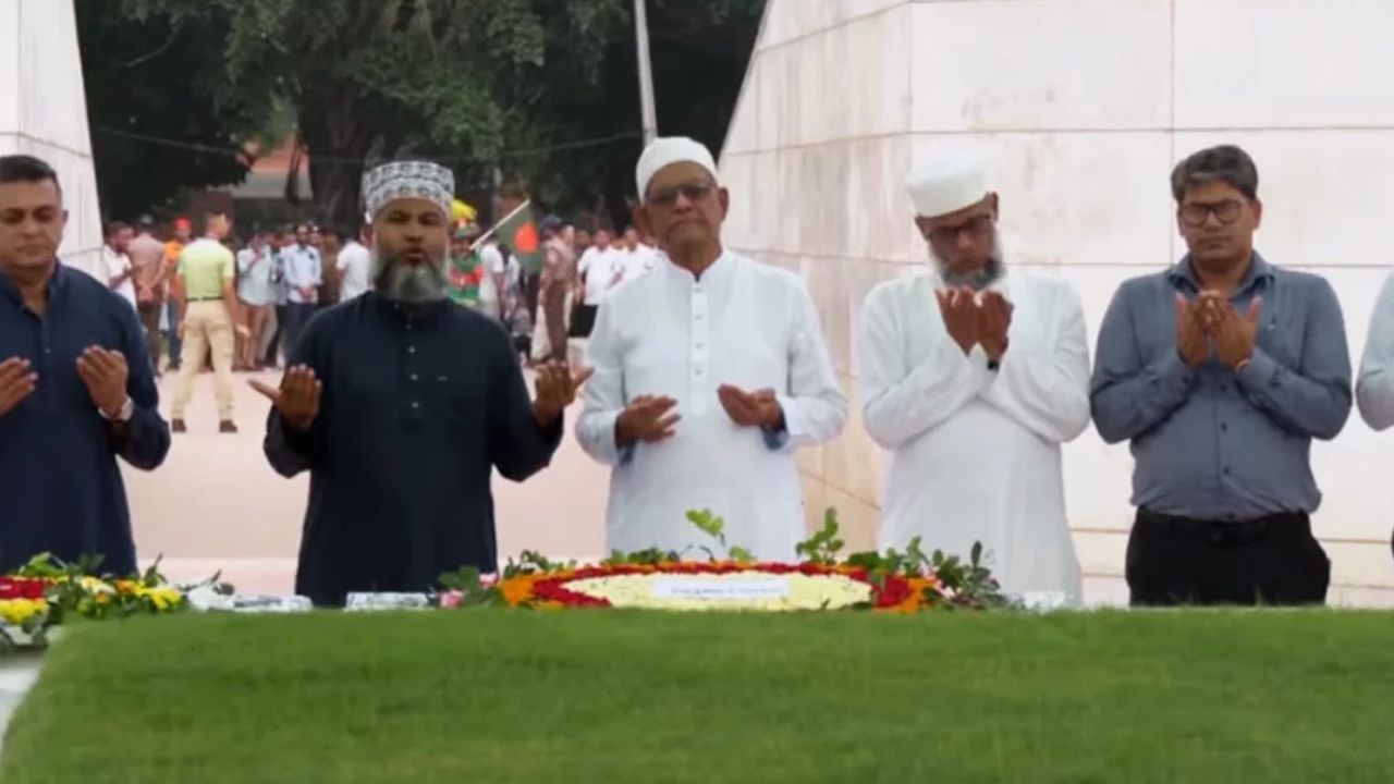 জিয়াউর রহমান ও খালেদা জিয়ার সমাধিতে নবনির্বাচিত রাষ্ট্রপতির শ্রদ্ধা