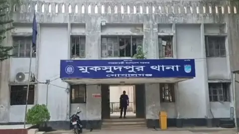 মুকসুদপুরে পিকআপ চাপায় বাবা-মেয়ের করুণ মৃত্যু