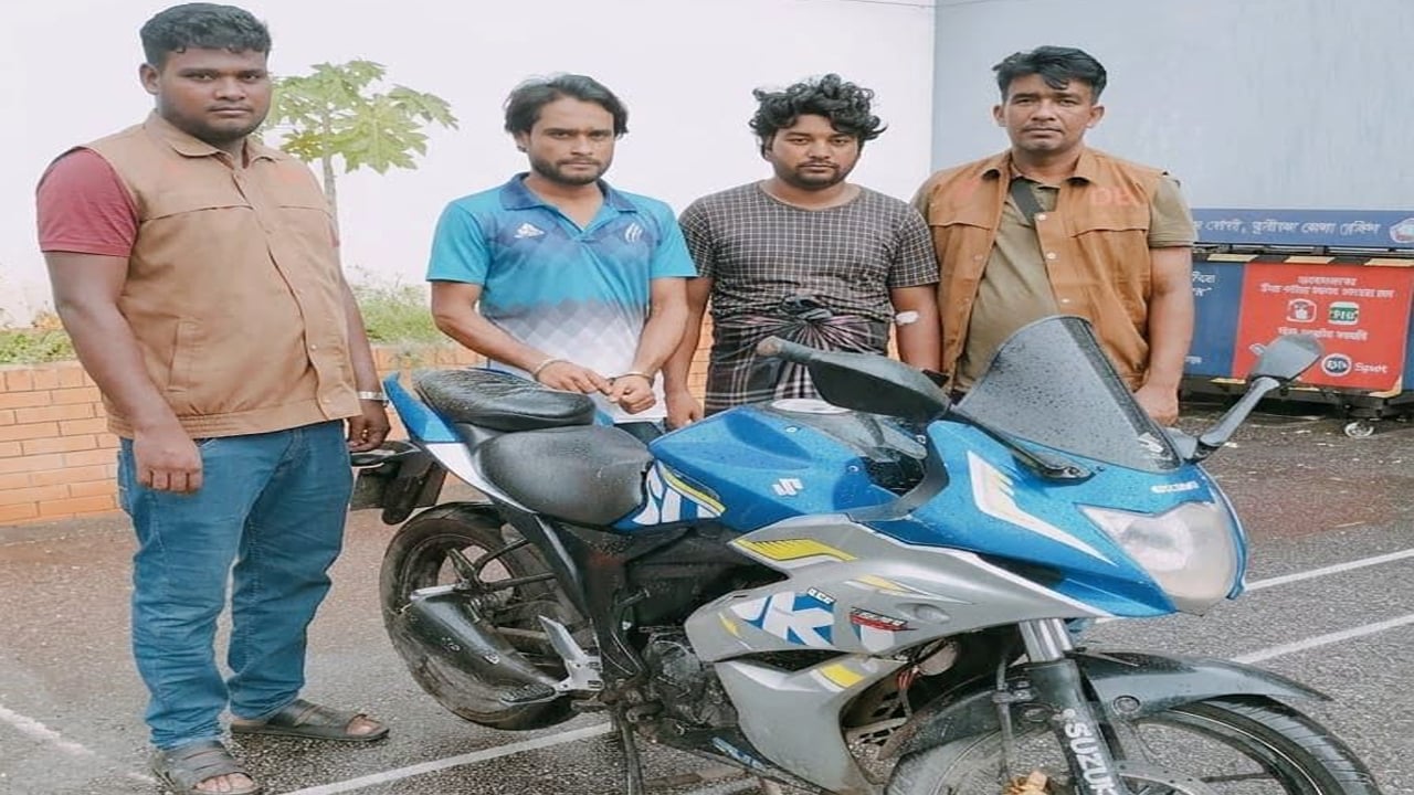 চোরাই মোটরসাইকেলসহ দুইজন গ্রেপ্তার
