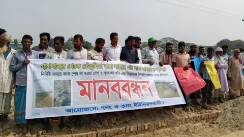 তেতুলিয়া-গাগলাজুর সড়কে সংস্কার না হওয়ায় দুর্ভোগ চরমে