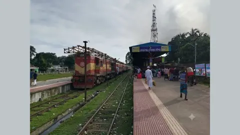 ২ বছর ধরে মোহনগঞ্জ-ময়মনসিংহ রুটে লোকাল ট্রেন চলচল বন্ধ  