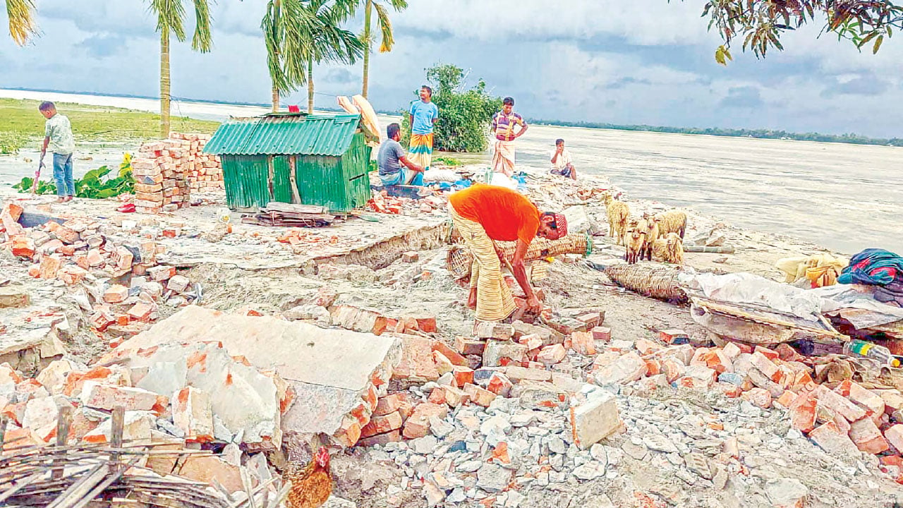 রংপুর বিভাগে ৪০০ বসতবাড়ি নদীতে বিলীন ৩০ দিনে