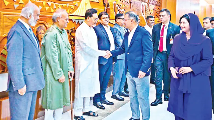 রাজনৈতিক নেতৃত্ব ও জাতীয় স্বার্থ