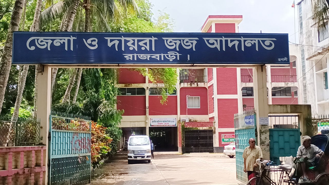 স্বামীর কাছ থেকে জোরপূর্বক অর্থ আদায়ের হুমকি, স্ত্রী কারাগারে