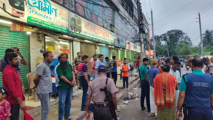 রাজশাহী থেকে আন্তঃজেলা বাস চলাচল বন্ধ 