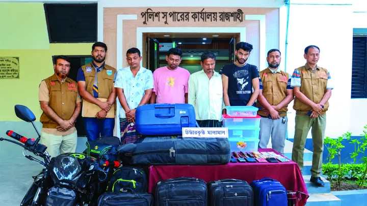 বিসিবির চুরি যাওয়া লাগেজ পুঠিয়ায় উদ্ধার, গ্রেপ্তার ৫